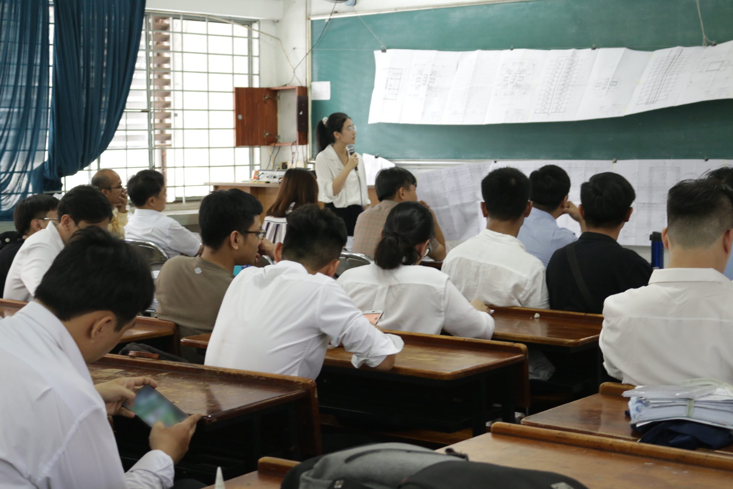 REPRESENTATIVE OF PHUOC THANH CONSTRUCTION JOINT STOCK COMPANY PARTICIPATES TO THE PROTECTION OF THE GRADUATION PROJECT OF STUDENTS OF CONSTRUCTION FACILITIES – HCMC University of Architecture
