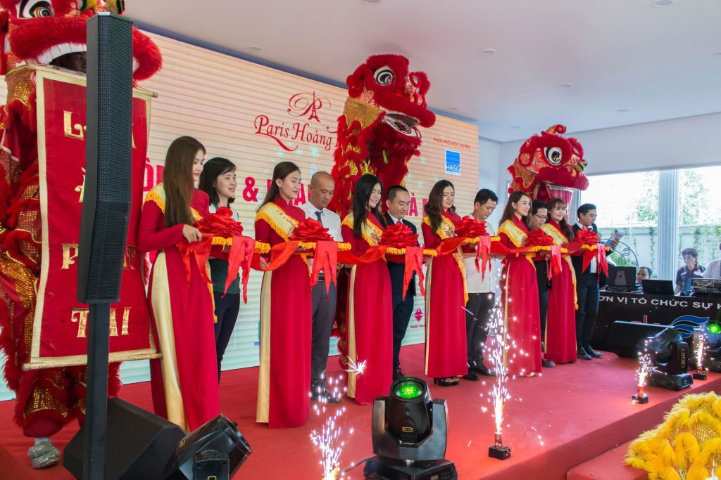 總承包商PHUOC THANH在巴黎2區HOANG KIM樣板房開幕式上