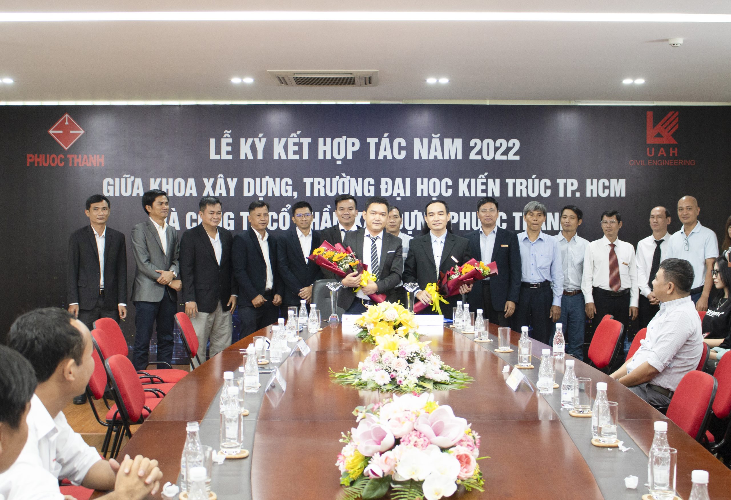 建筑工厂签署协议 – 胡志明市建筑大学和 PHUOC THANH CONSTRUCTION JOINT STOCK COMPANY