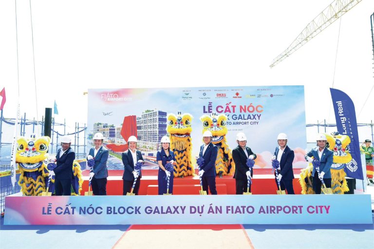 FIATO AIRPORT CITY 银河楼栋正式封顶