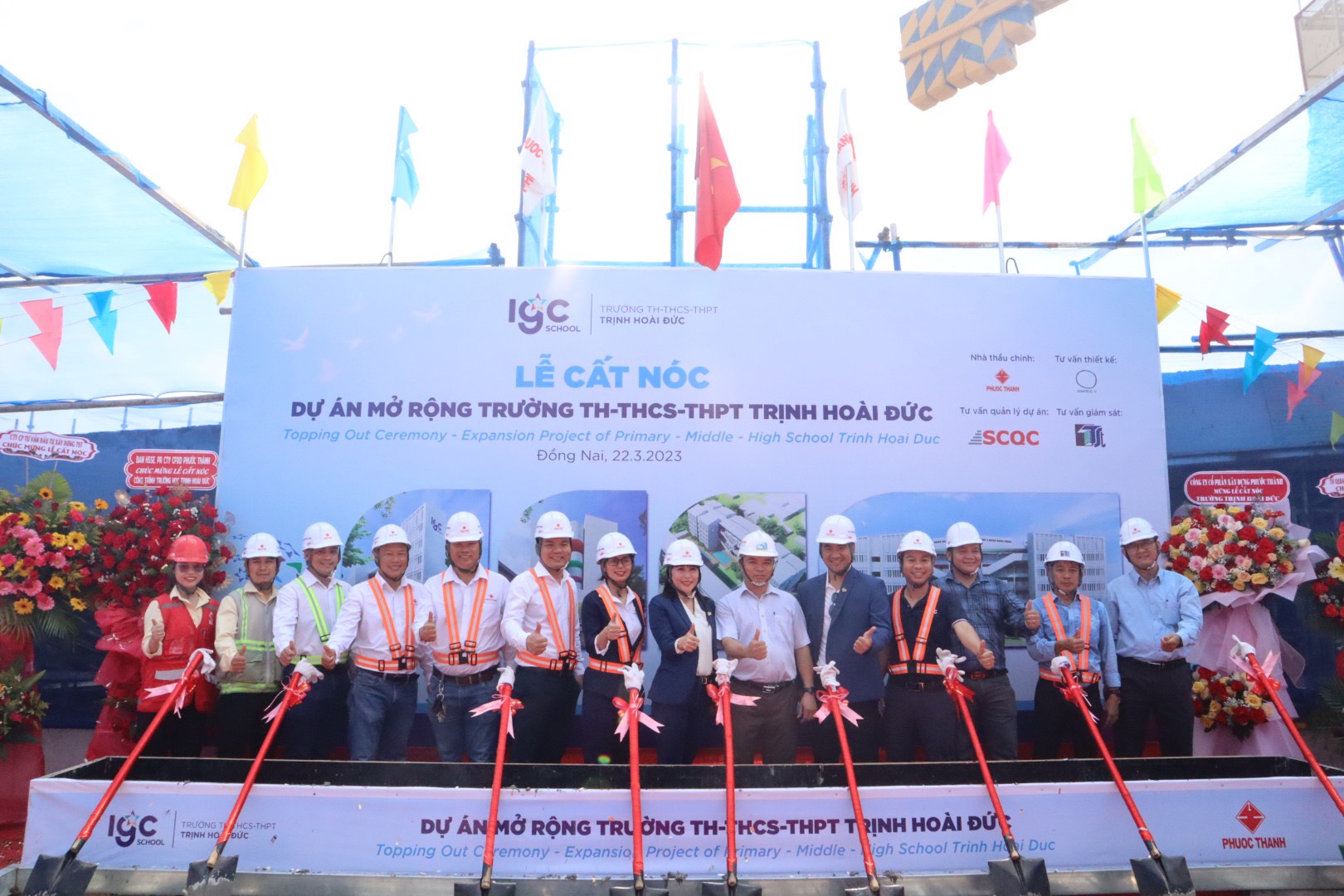 同奈省长泵县郑怀德小学 – 初中 – 高中扩建项目封顶仪式