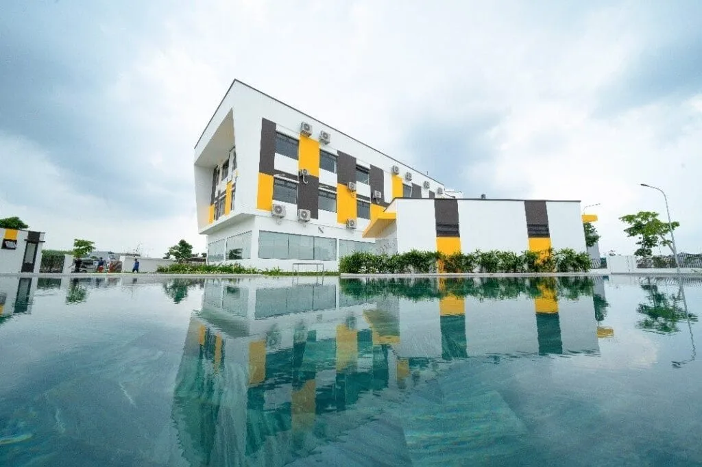 INSCHOOL BEN CAT PRIMARY & SECONDARY SCHOOL