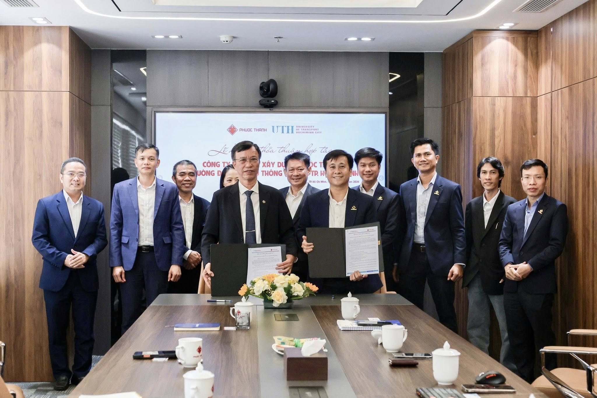 PHUOC THANH 与胡志明市交通运输大学签署合作协议