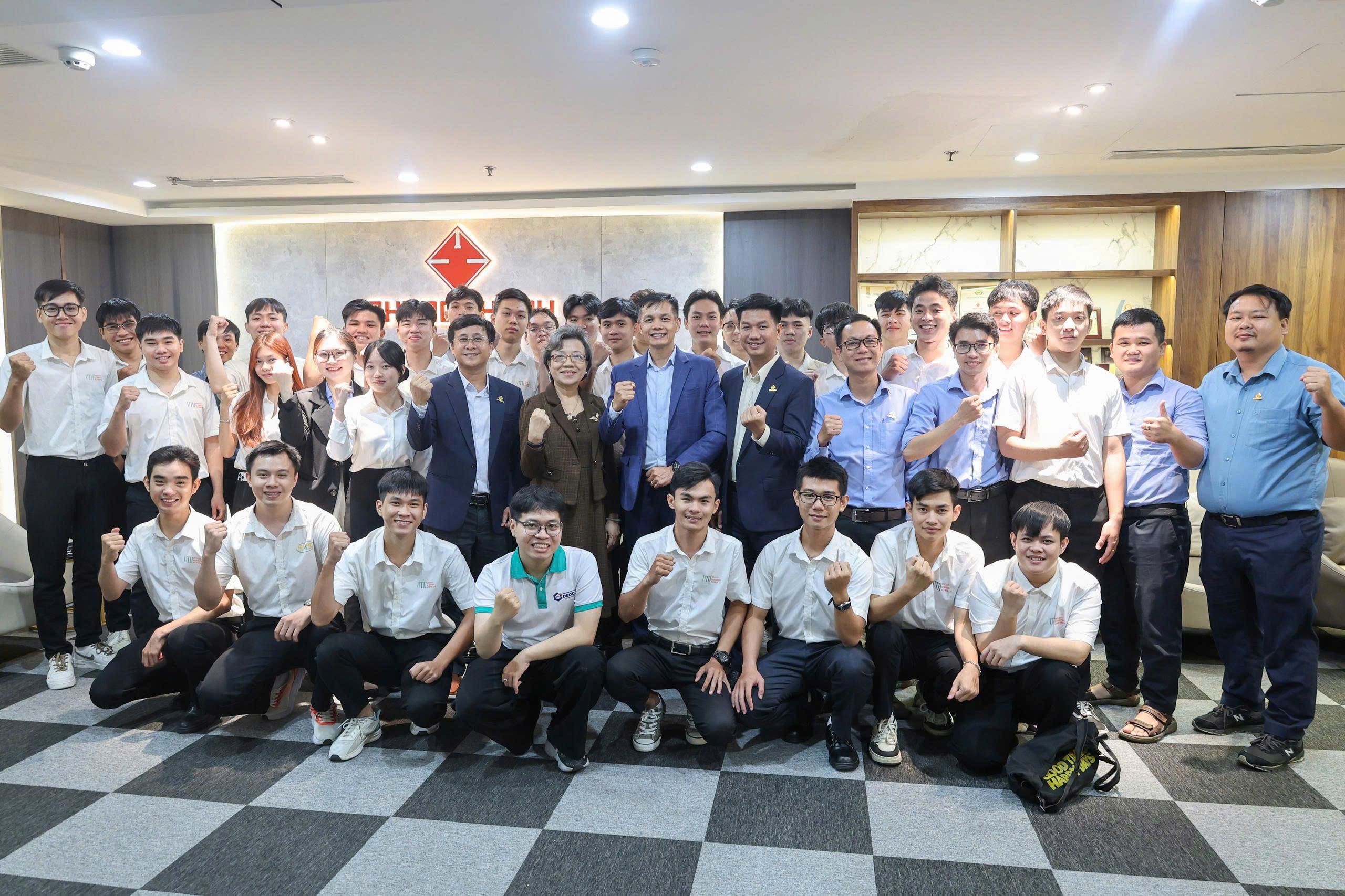 KIẾN TẠO CÔNG TRÌNH – KIẾN TẠO CON NGƯỜI: PHƯỚC THÀNH CHÀO ĐÓN 30 SINH VIÊN UTH THAM GIA CHƯƠNG TRÌNH HỌC KỲ DOANH NGHIỆP